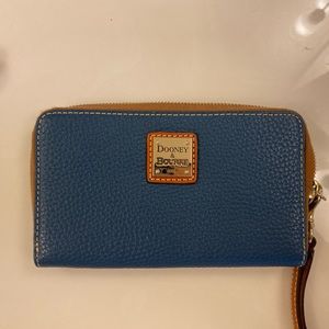 Dooney & Bourke wristlet